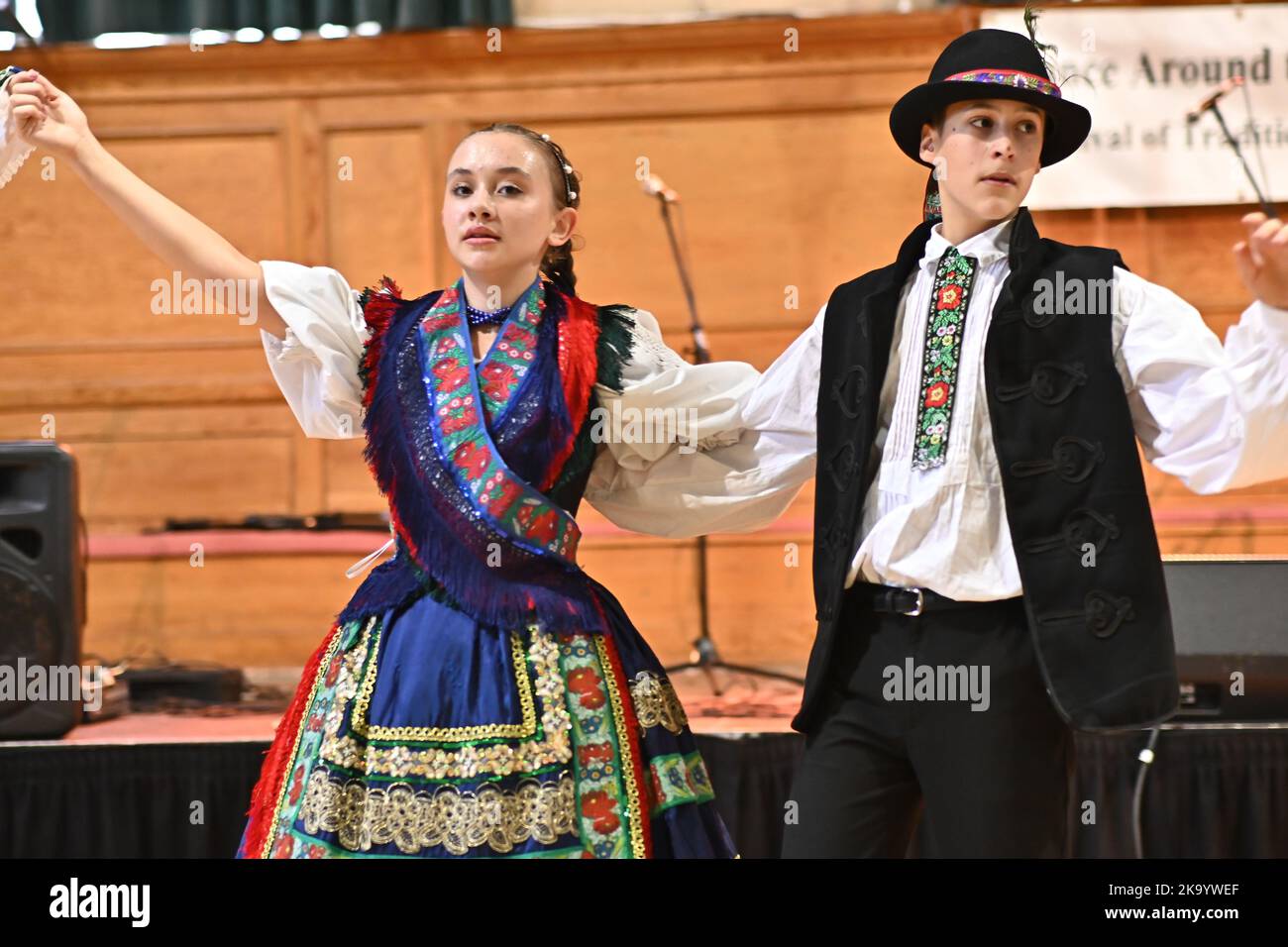 Traditional hungarian dance hi-res stock photography and images