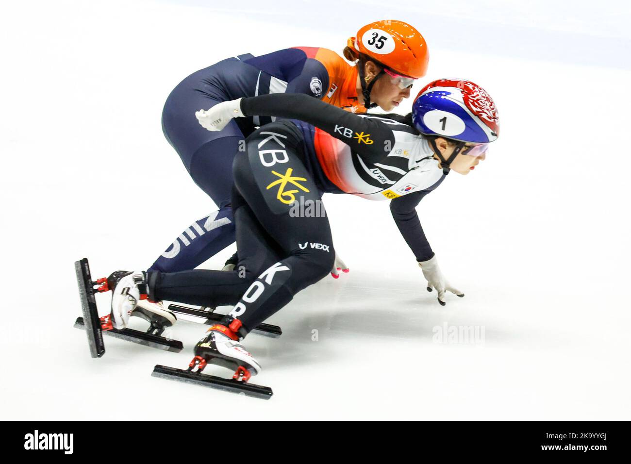 MONTREAL, CANADA - OCTOBER 30: Suzanne Schulting of The Netherlands competing during the Short Track Speed Skating World Cup at the Maurice-Richard Arena on October 30, 2022 in Montreal, Canada (Photo by Martin Chamberland/Orange Pictures) Stock Photo
