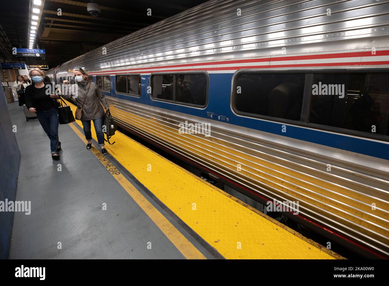 Amtrak train platform, Penn Station, Manhattan Stock Photo Alamy