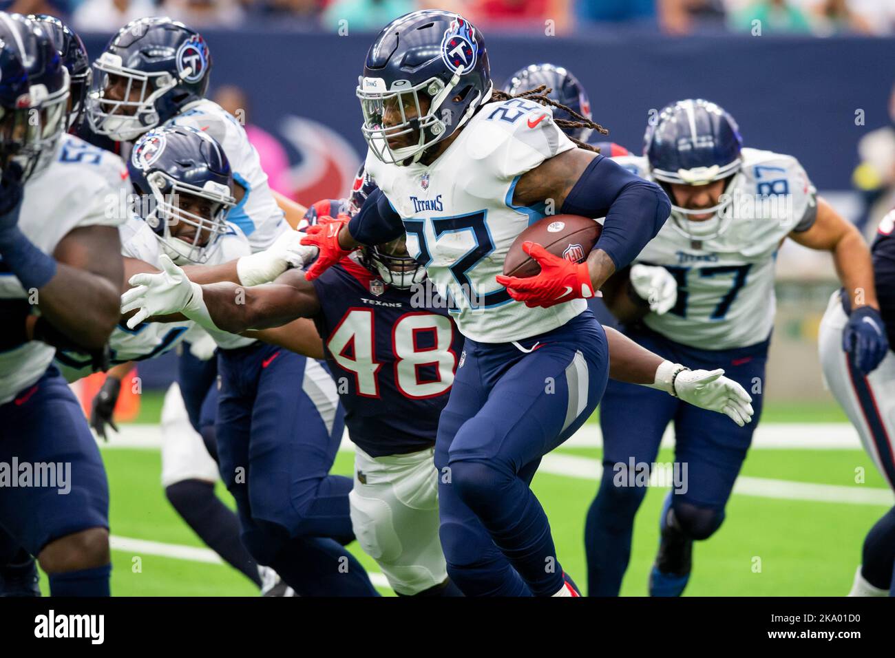 Derrick Henry in a Throwback Houston Oiler uniform with number 2 jersey  instead of 22. : r/Tennesseetitans