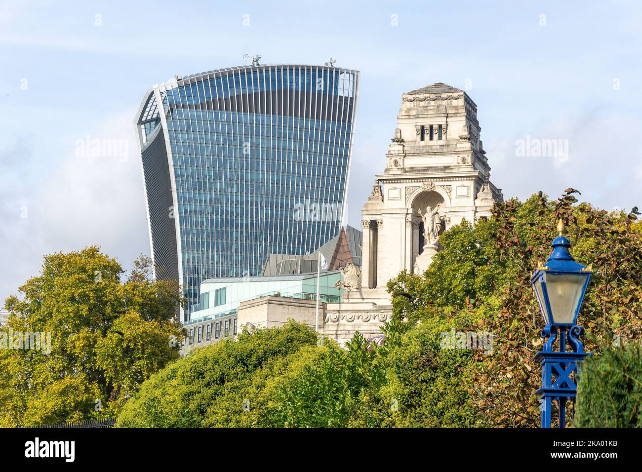 20 Fenchurch Street (Walkie-Talkie) building and Four Seasons Hotel, London Borough of Tower Hamlets, Greater London, England, United Kingdom Stock Photo