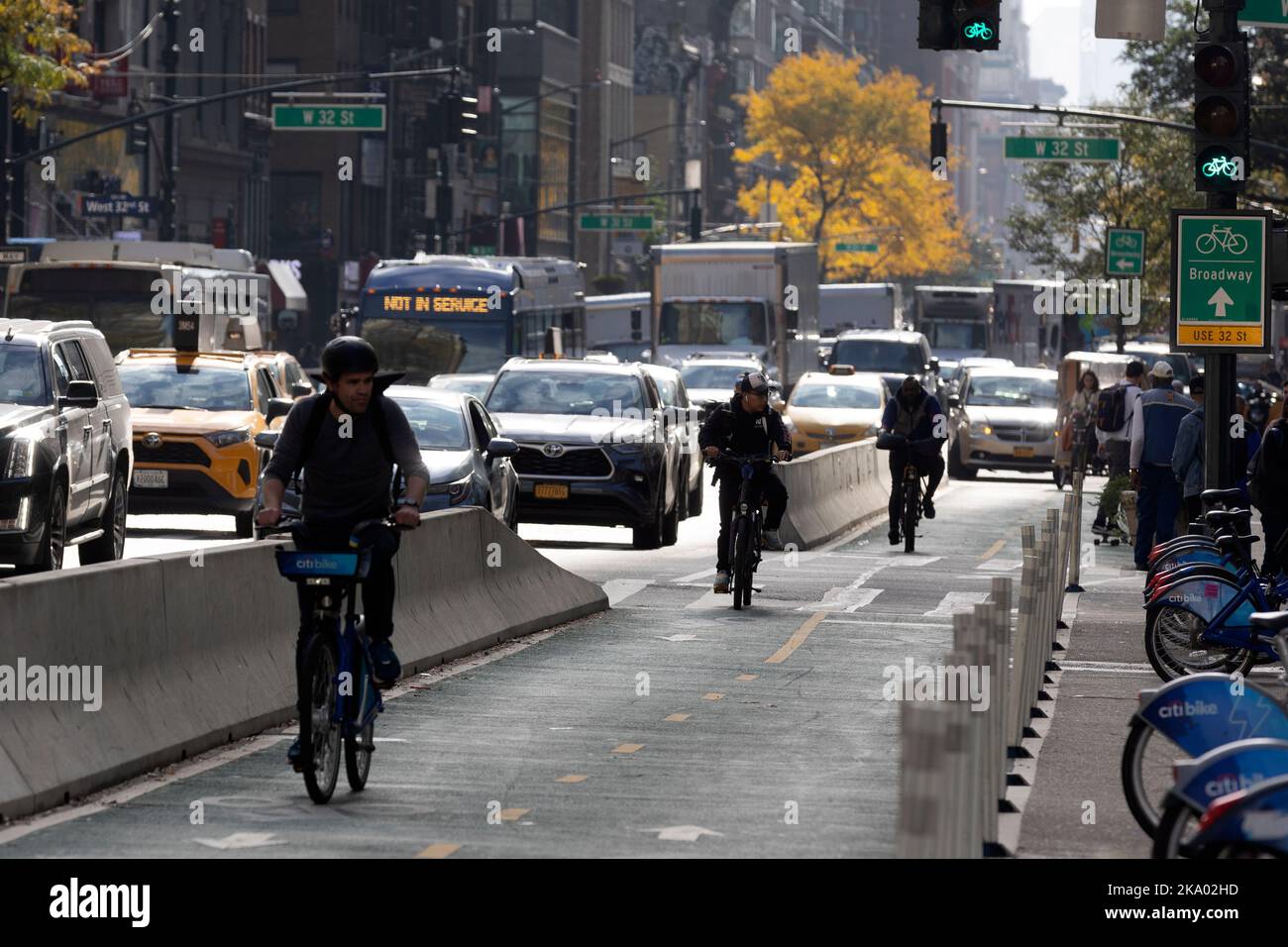 Bicycle lane on 6th Avenue, Manhattan, New York Stock Photo Alamy