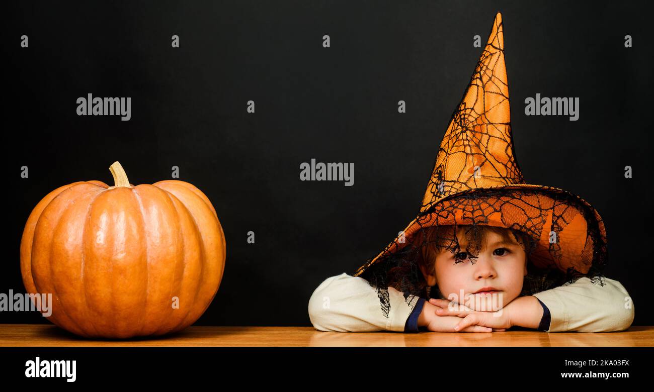 Set Completo Costume Da Strega Per Bambina Con Cappello, Mantello E Borsa A Forma Di Zucca