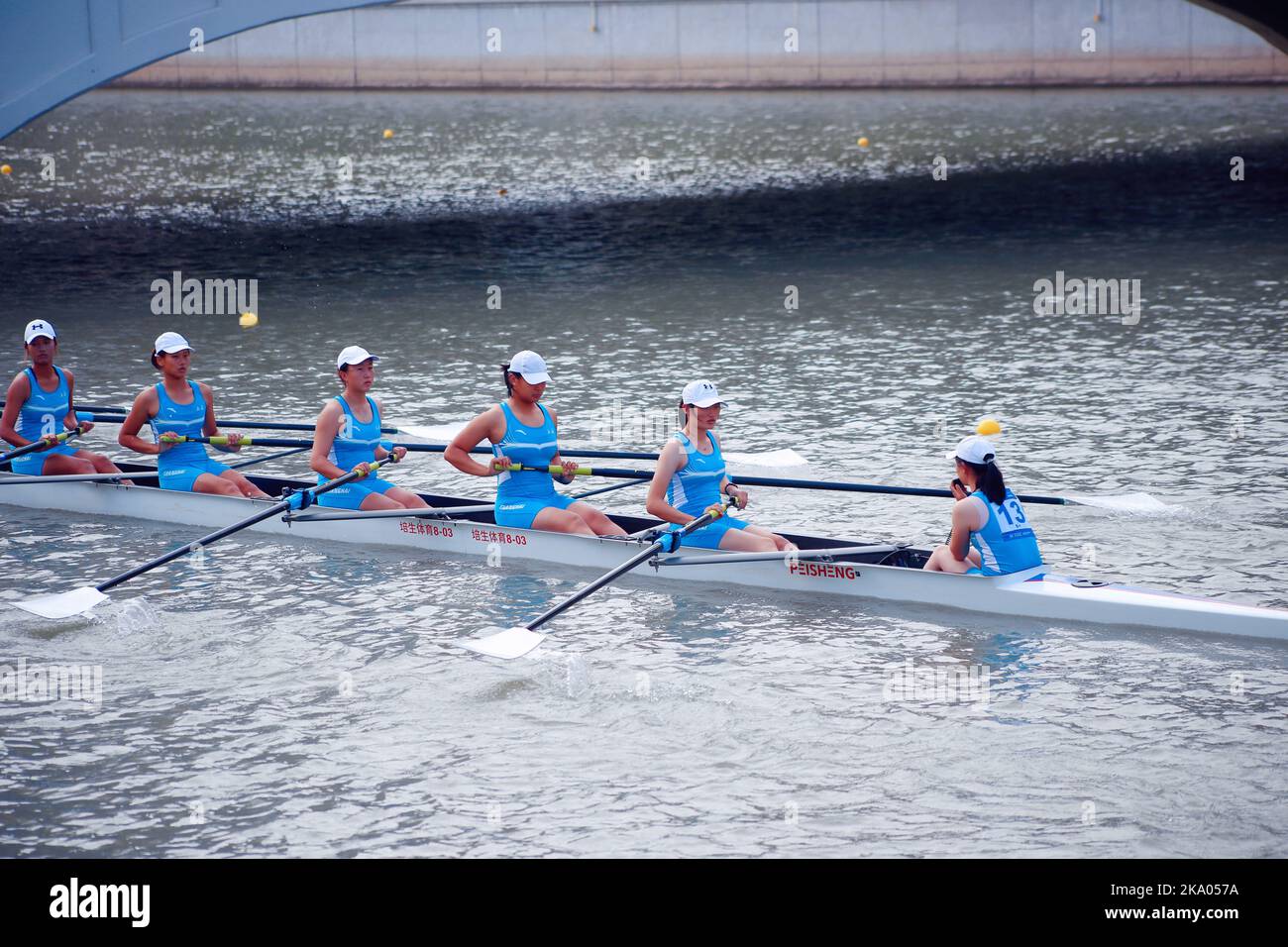 SHANGHAI, CHINA - OCTOBER 30, 2022 - A view of the 2022 Shanghai Open Rowing competition on the Suzhou River in Shanghai, China, Oct 30, 2022. The com Stock Photo