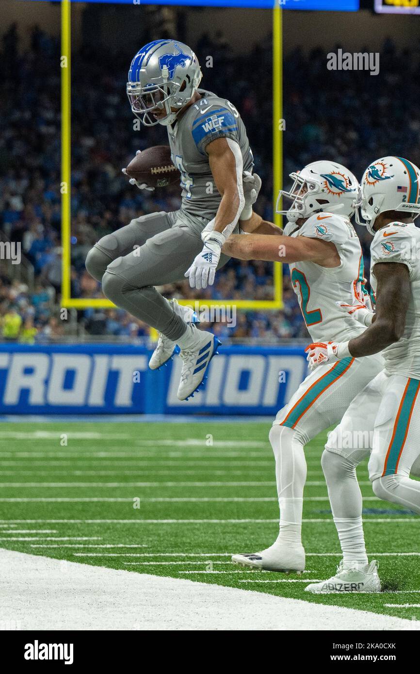 DETROIT, MI - OCTOBER 30: Detroit Lions Wide Receiver (14) Amon-Ra St. Brown catches a high pass and gets pushed out of bounds during the game between Miami Dolphins and Detroit Lions on October 30, 2022 in Detroit, MI (Photo by Allan Dranberg/CSM) Credit: Cal Sport Media/Alamy Live News Stock Photo