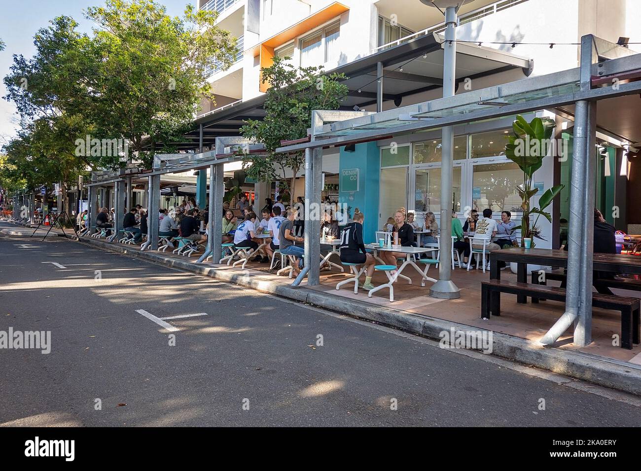 Brisbane, Queensland, Australia - August 2022: People dining on the sidewalk of an outdoor cafe for Sunday morning breakfast. Stock Photo