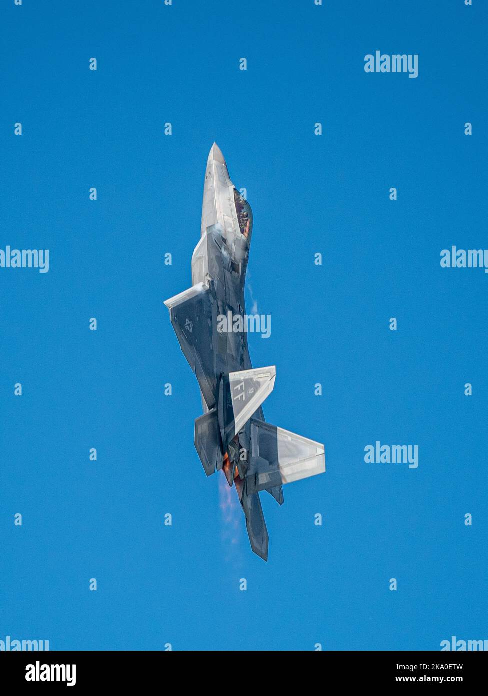 Sanford, FL, USA. 30th Oct, 2022. F22 Raptor performs maneuvers during