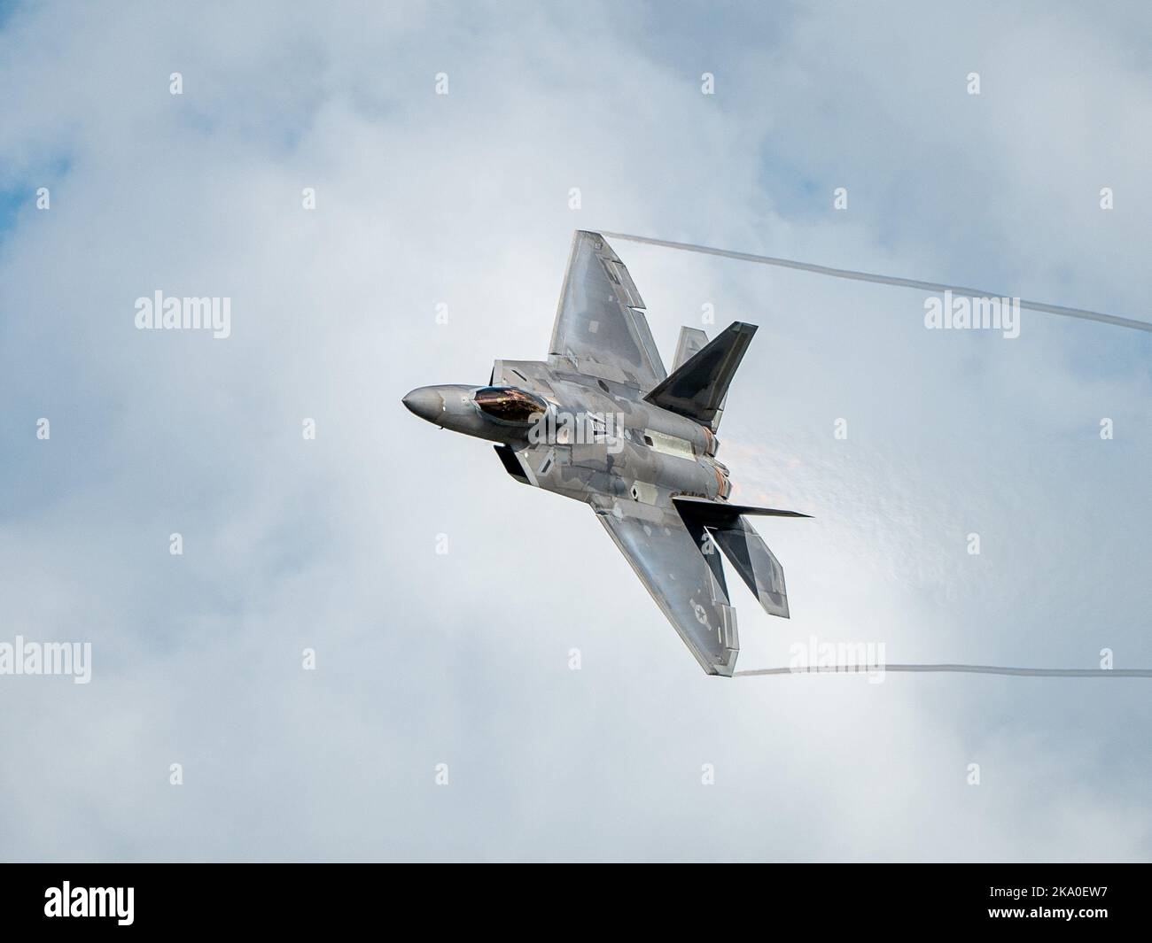 Sanford, FL, USA. 30th Oct, 2022. F22 Raptor performs maneuvers during