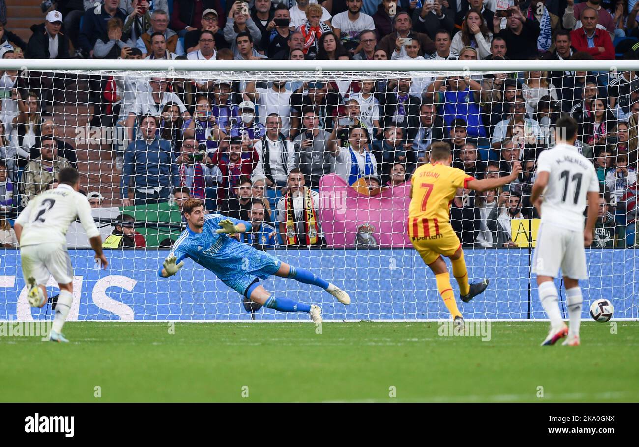 Madrid, Spain. 30th Oct, 2022. Cristhian Stuani (2nd R) of Girona scores a penalty kick during a Spanish La Liga football match between Real Madrid and Girona in Madrid, Spain, Oct. 30, 2022. Credit: Gustavo Valiente/Xinhua/Alamy Live News Stock Photo