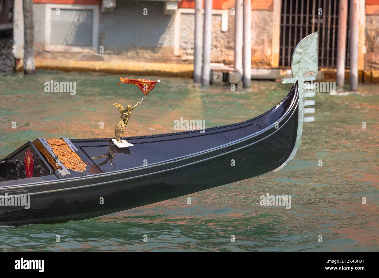 Gondola traditional boat hi-res stock photography and images - Alamy