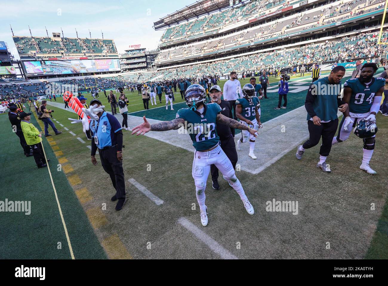 Philadelphia, PA, USA. 30th Oct, 2022. Philadelphia Eagles safety MARCUS EPPS (22) toss his