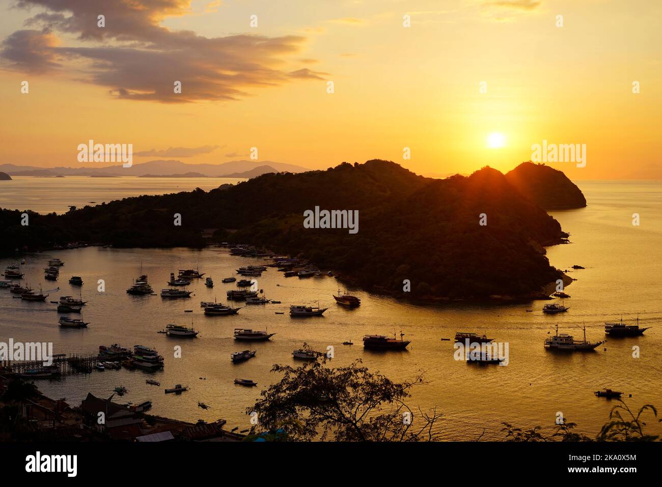 Silhouette Panorama dramatic sunset sky at Labuan Bajo port, Flores ...