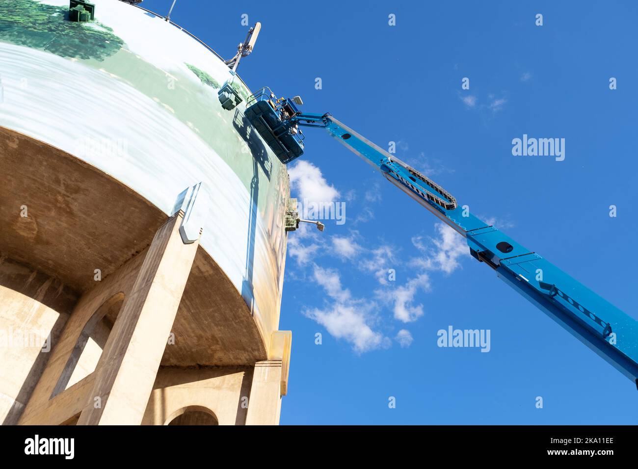 Mural painters, Brightsiders working on the water tower in Casino, NSW, Australia Stock Photo