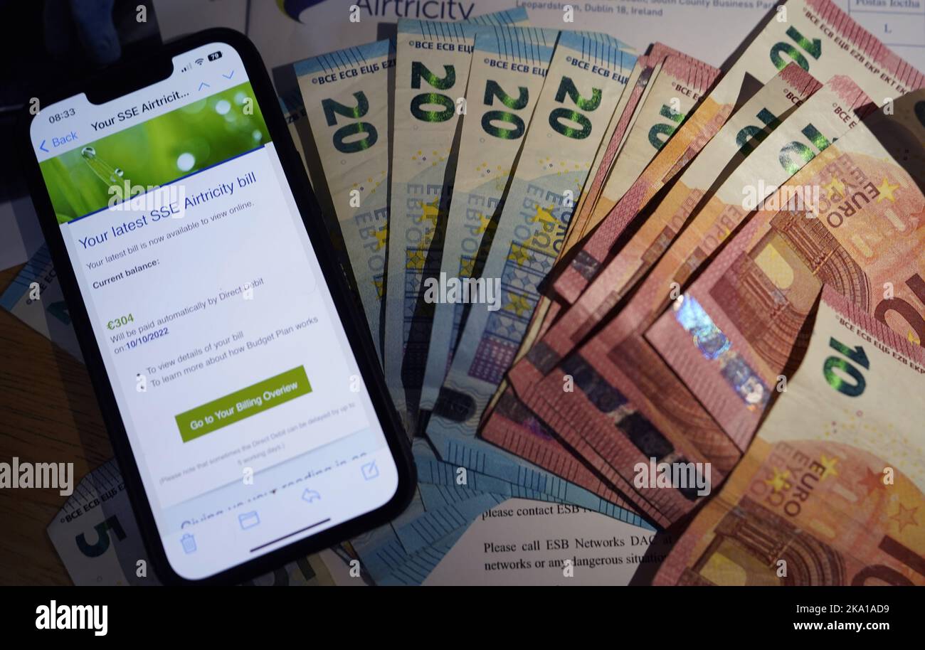 200 euro bills hi-res stock photography and images - Page 4 - Alamy