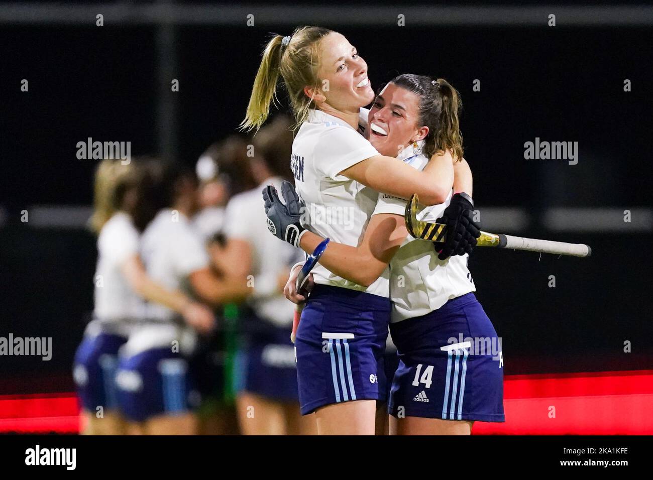 TILBURG, NETHERLANDS - OCTOBER 22: Ireen van den Assem of Tilburg and Jade  Vermeer of Tilburg during the Hoofdklasse dames match between HC Tilburg D1  and HGC D1 at HC Tilburg on