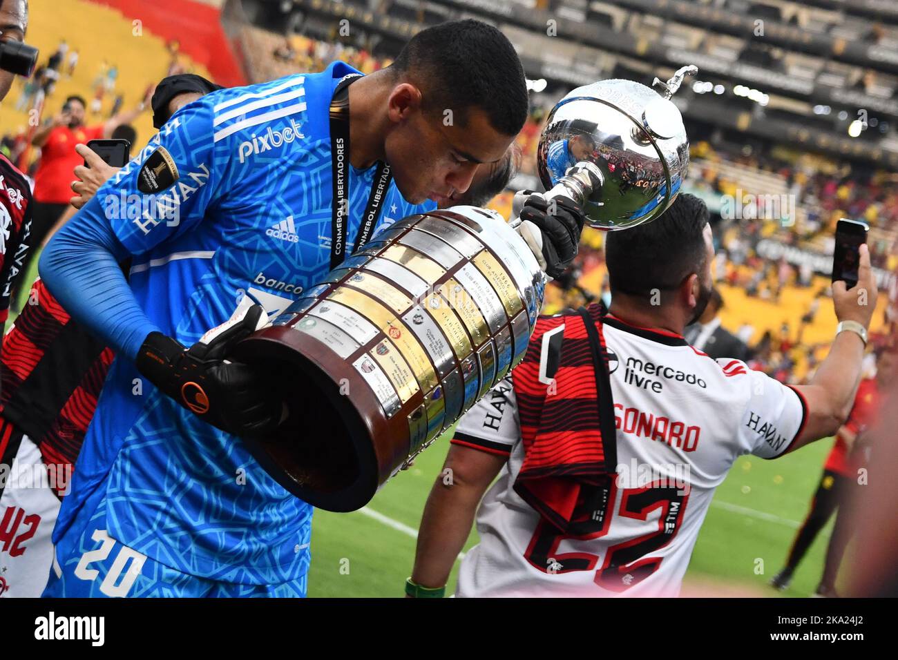 Santos do Flamengo, comemora o título após a partida entre Flamengo e Athletico, pela Final da Copa Libertadores 2022, no Estádio Monumental Isidro Romero Carbo neste sábado 29. Stock Photo