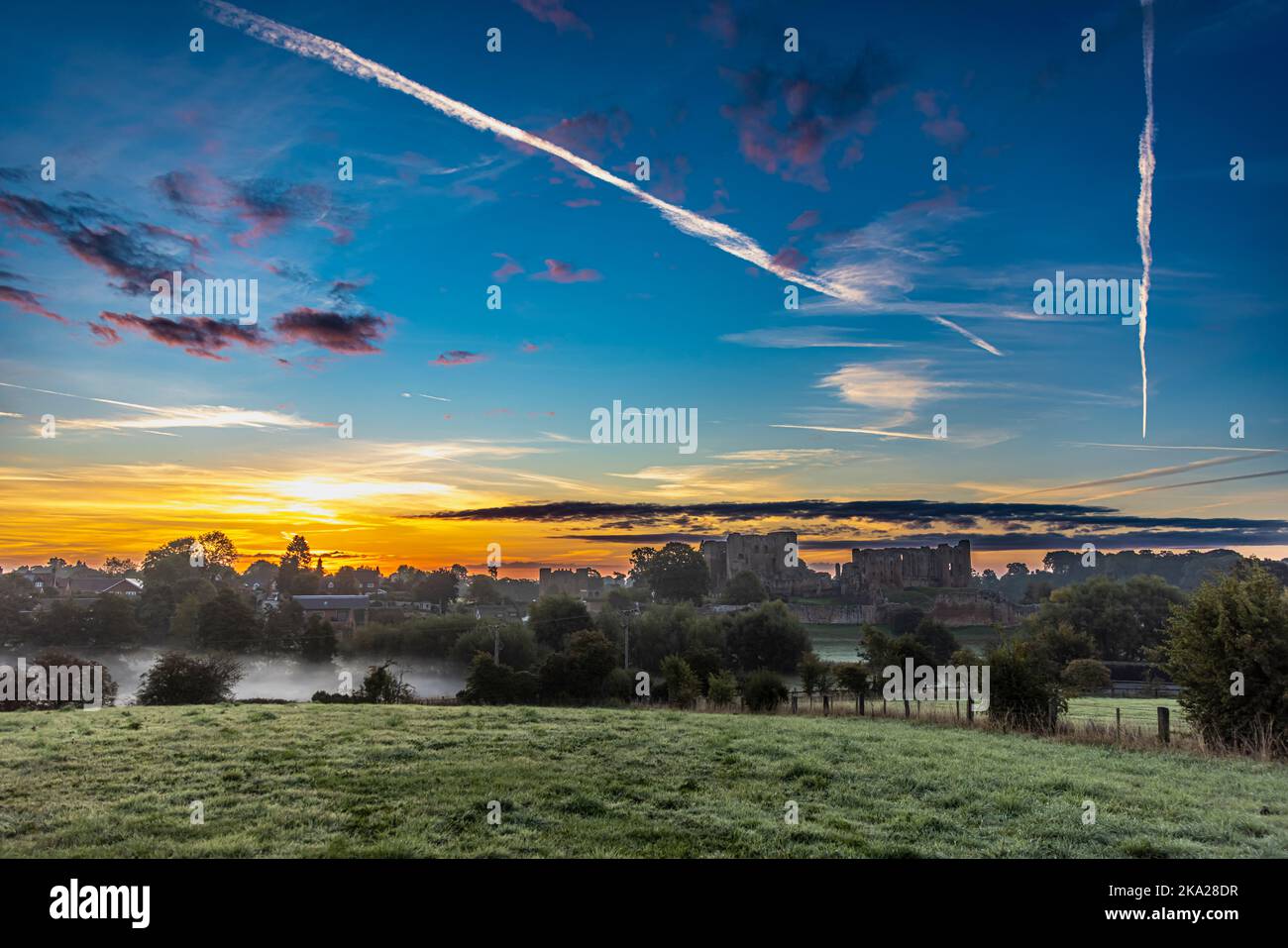 Dawn, Kenilworth Castle, Warwickshire, England, UK Stock Photo