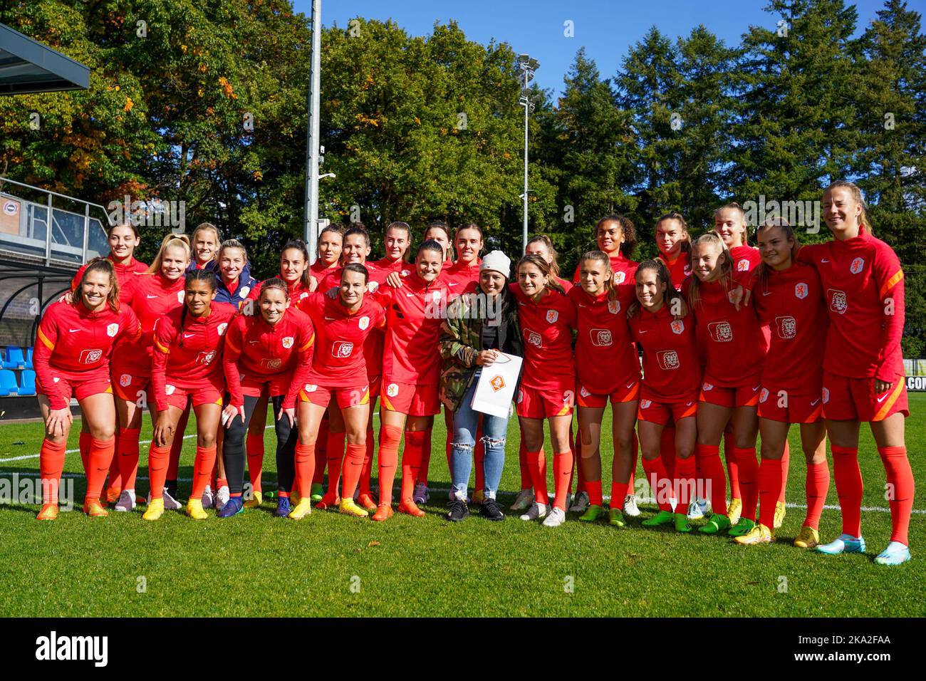 ZEIST, NETHERLANDS - OCTOBER 8: Daphne van Domselaar of the Netherlands, Lize Kop of the Netherlands, Barbara Lorsheyd of the Netherlands, Jacintha Weimar of the Netherlands, Caitlin Dijkstra of the Netherlands, Merel van Dongen of the Netherlands, Lisa Doorn of the Netherlands, Kika van Es of the Netherlands, Aniek Nouwen of the Netherlands, Lynn Wilms of the Netherlands, Jill Bayings of the Netherlands, Kerstin Casparij of the Netherlands, Danielle van de Donk of the Netherlands, Kayleigh van Dooren of the Netherlands, Damaris Egurrola of the Netherlands, Jackie Groenen of the Netherlands, M Stock Photo