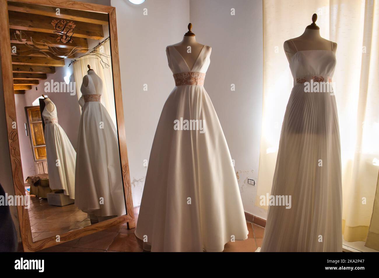 Mannequins with wedding dress Stock Photo Alamy