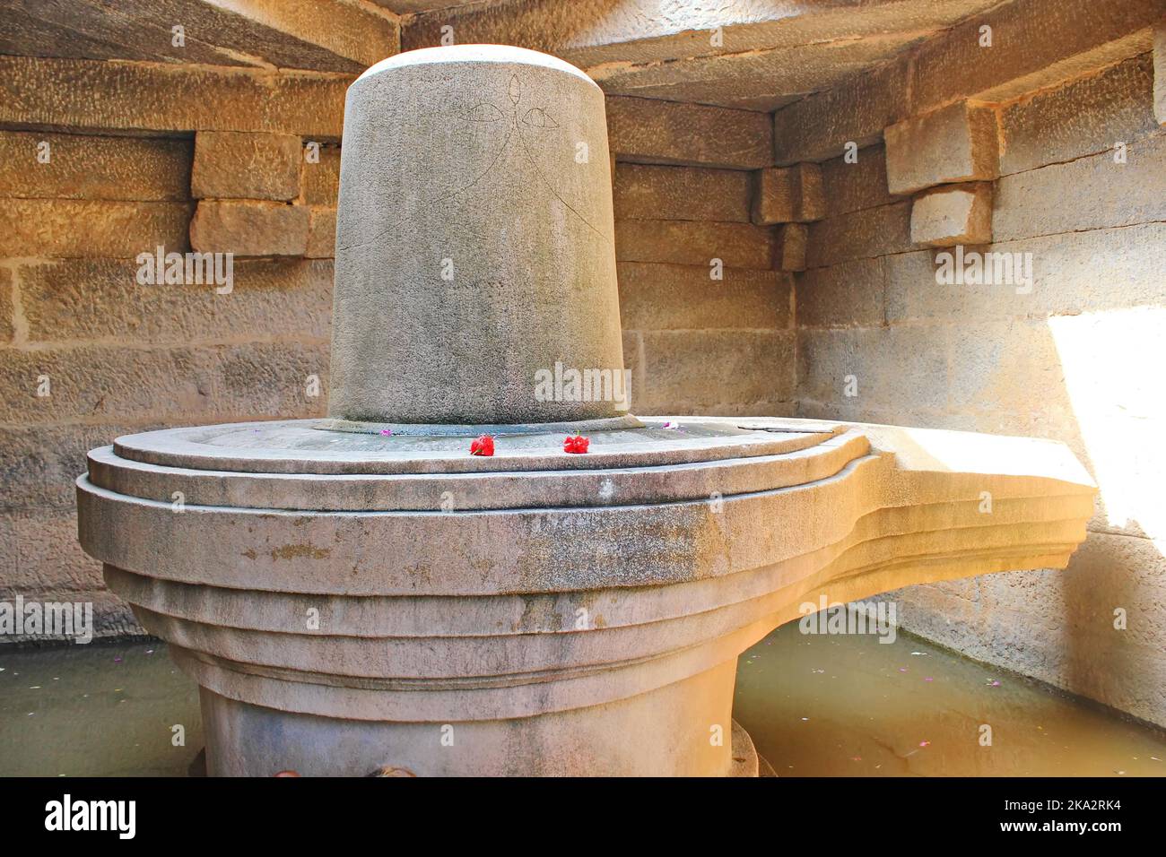 The Shree Badavilinga Gudi in Hampi, Karnataka, India Stock Photo - Alamy