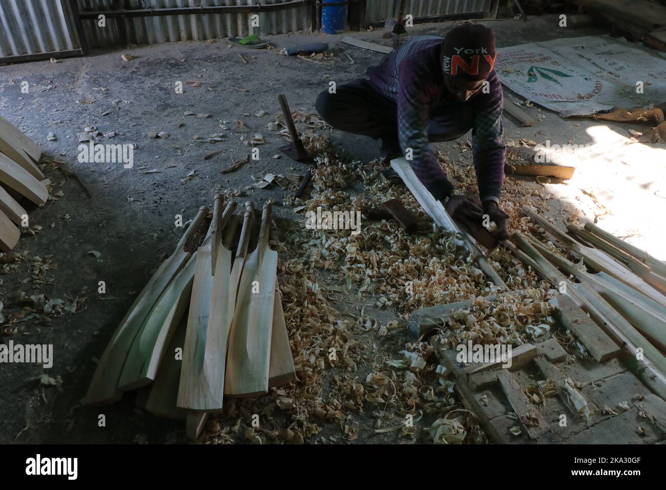 October 31, 2022, Bijhbehara, Jammu and Kashmir, India A worker shapes