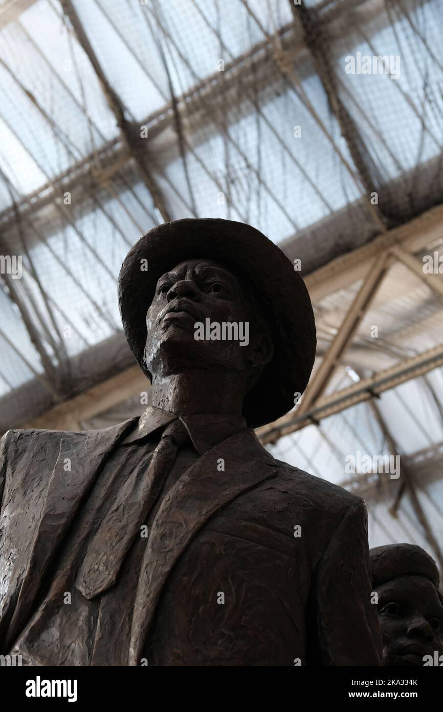 Windrush statue waterloo hires stock photography and images Alamy