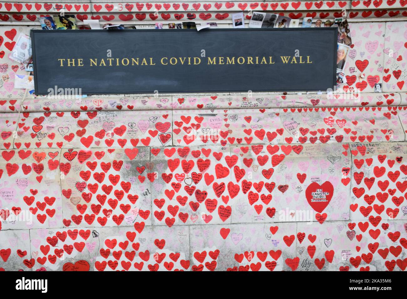 National Covid Memorial Wall to commemorate all who lost their lives in the Coronavirus epidemic, London October 2022 Stock Photo