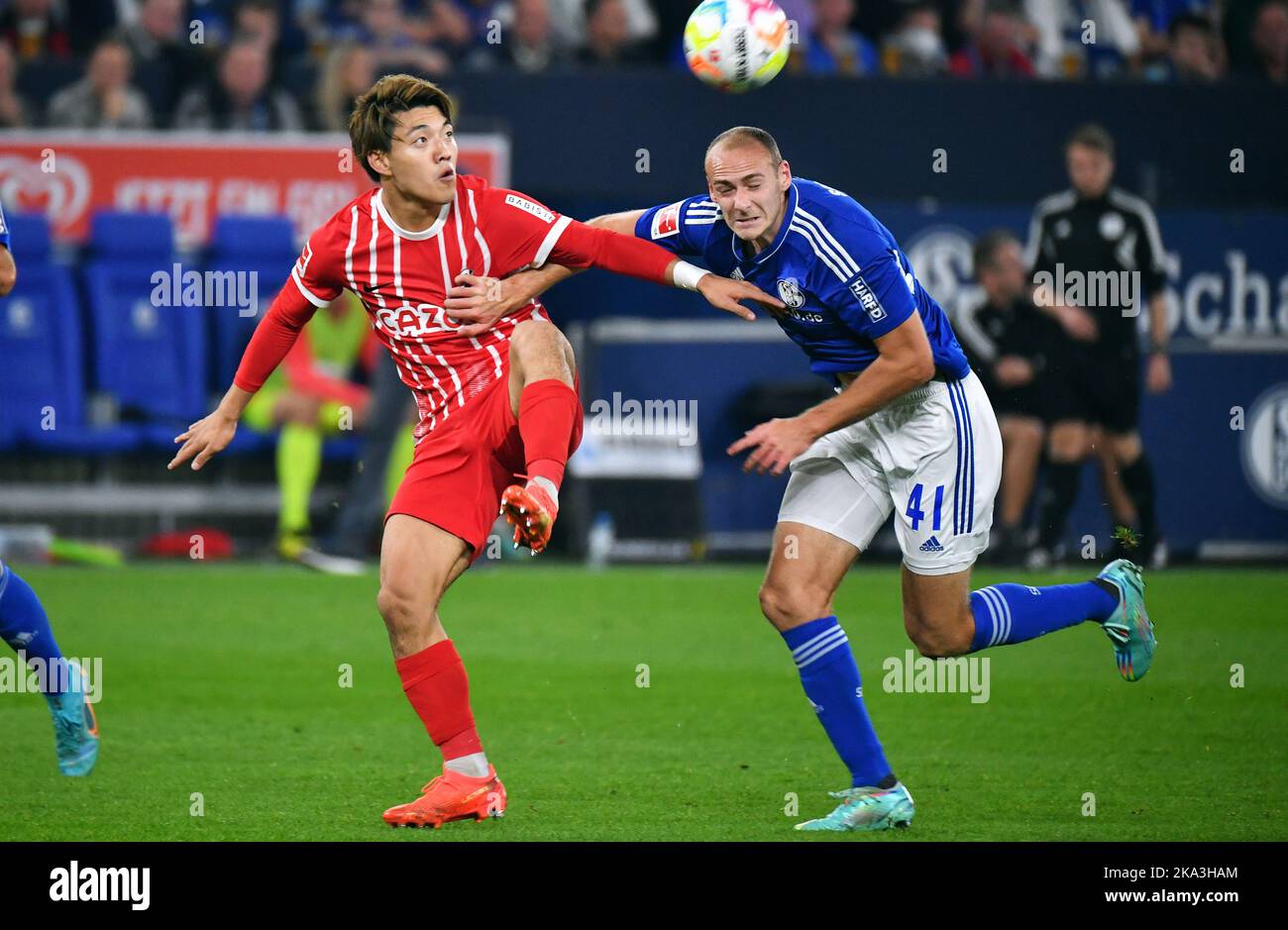 Bundesliga, Veltins Arena, FC Schalke 04 vs SC Freiburg; Ritsu Doan, Henning Matriciani Stock Photo