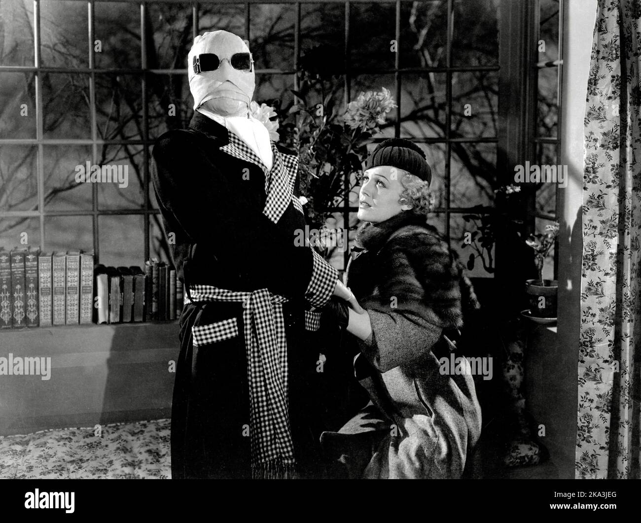 Claude Rains and Gloria Stuart, 'The Invisible Man' 1933 Universal (THA File Reference #34408-256THA) Stock Photo