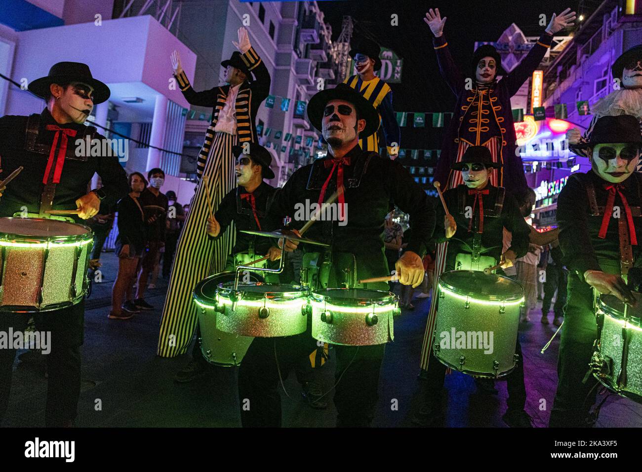 Bangkok, Thailand. 31st Oct, 2022. Party goers dress up in costume for a Halloween parade on