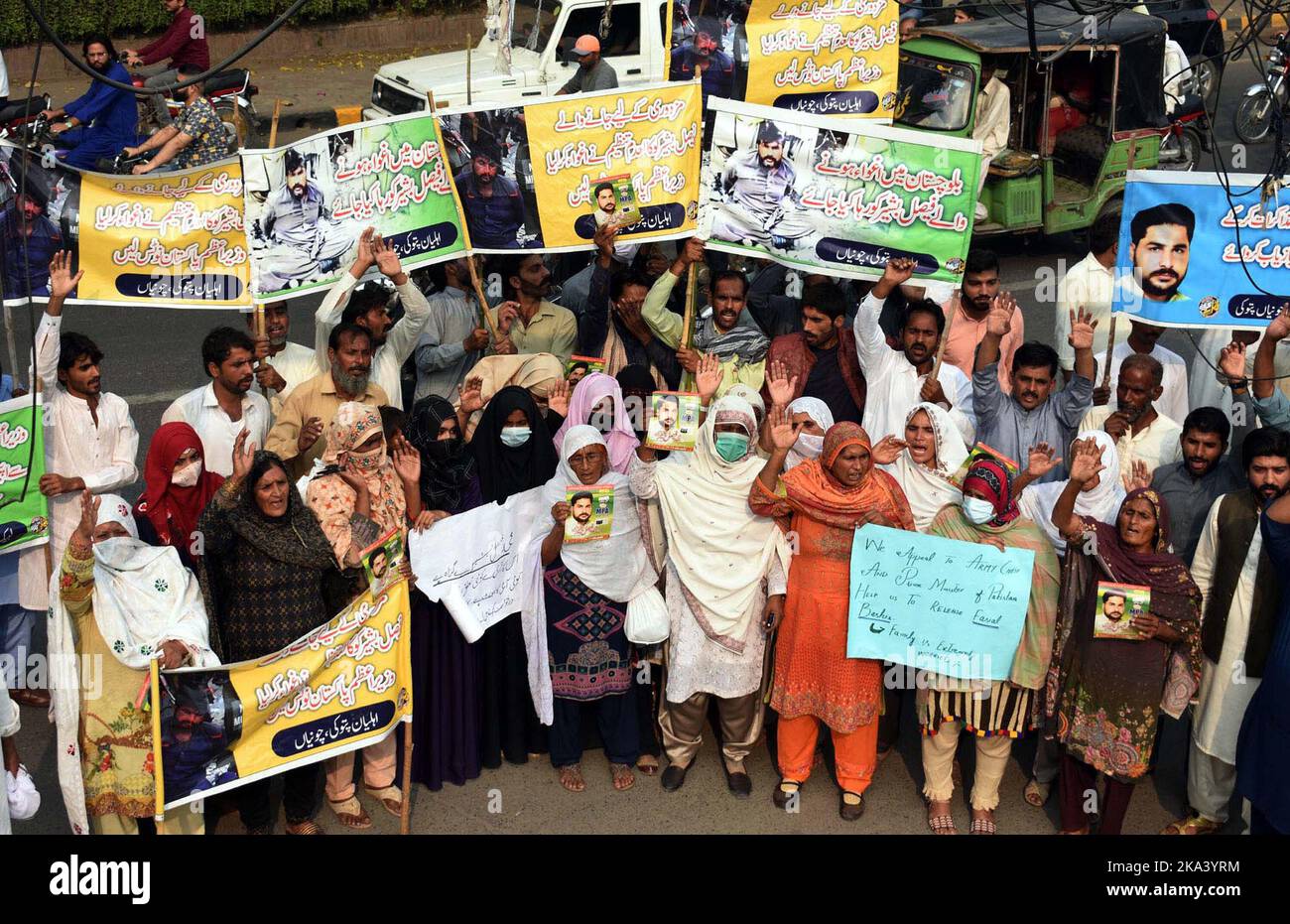 Gujranwala, Pakistan, October 31, 2022. Residents of Pattoki are holding protest demonstration for recovery of their missing persons in Quetta, at Lahore press club on Monday, October 31, 2022. Stock Photo