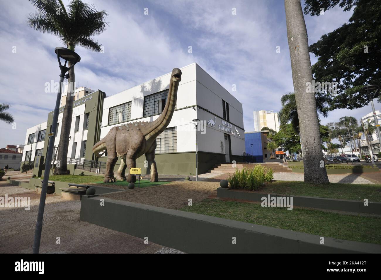 Marilia, São Paulo, Brazil - 27 October 2022: Dinosaur replica in front of the Museum of Paleontology in the city of Marília, São Paulo, Brazil with Stock Photo