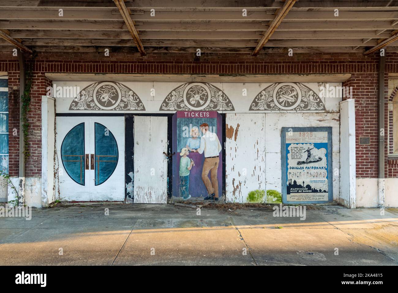 Mural painted on the exterior wall of the abandoned Saenger Theater, built in 1924 and closed in the 1970s. Stock Photo