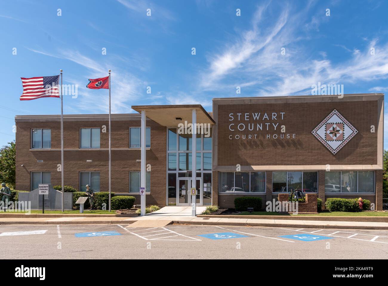 Stewart County Courthouse in Tennessee with a quilt block on the front of the building. Stock Photo