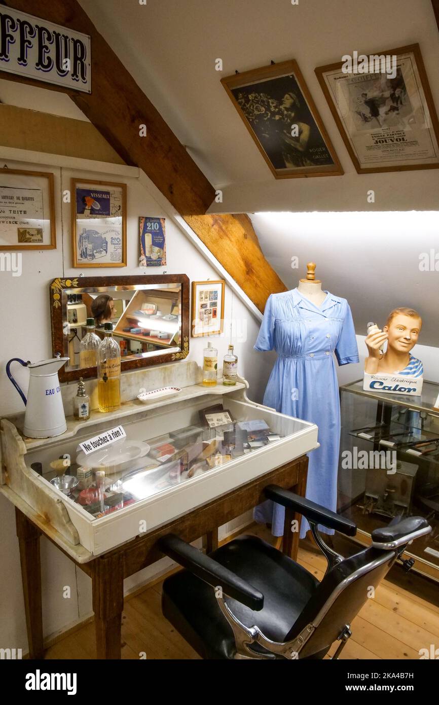Reconstruction of a traditional haircut shop, Rural Traditions museum
