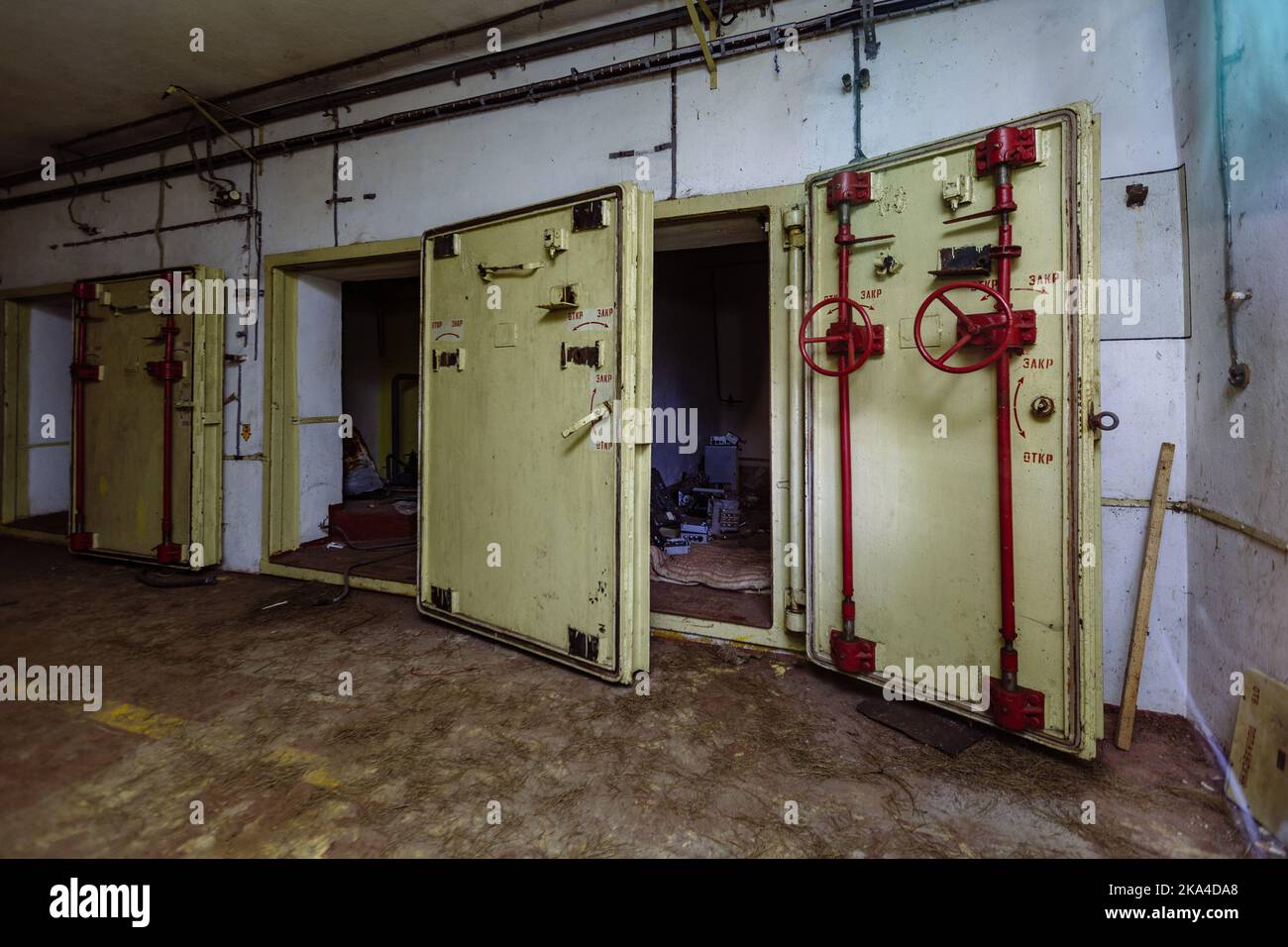 Large blast proof armored doors in the military bunker Stock Photo Alamy