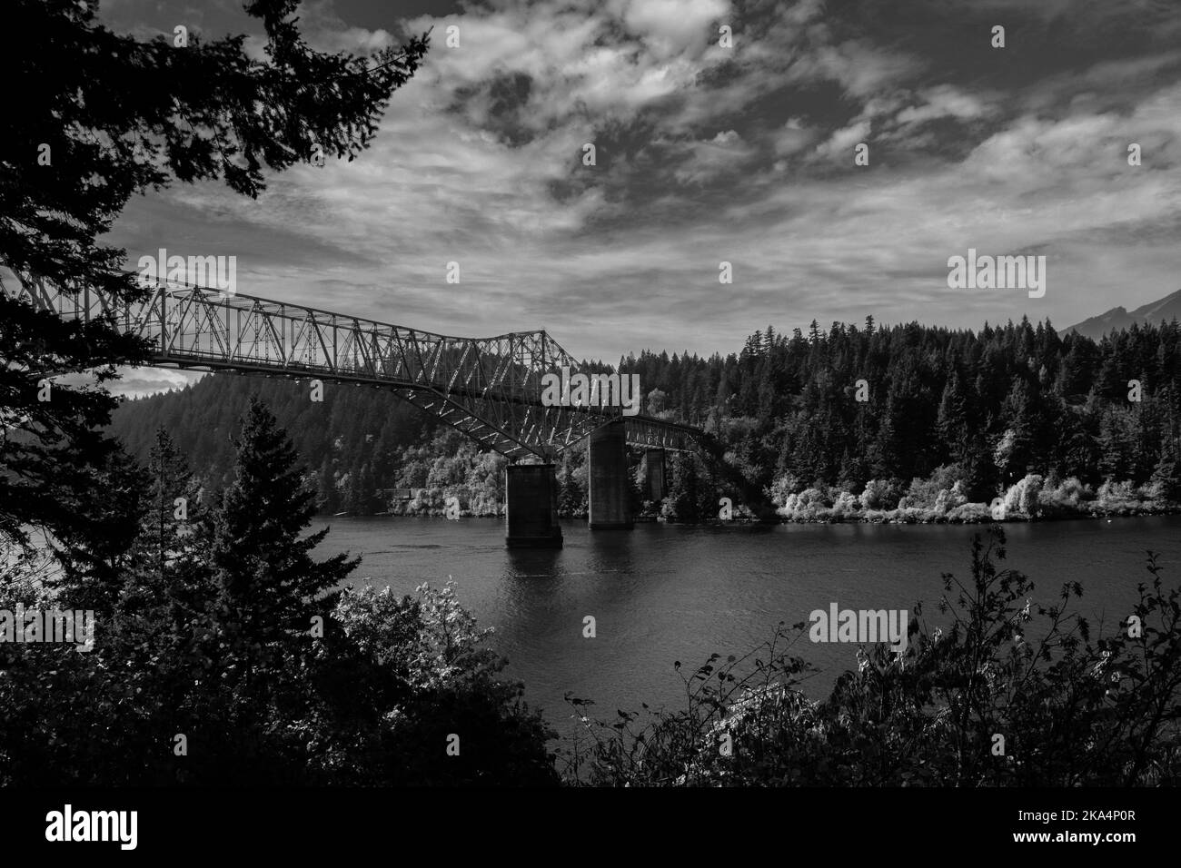 Bridge of the Gods spanning the Columbia River, linking Oregon and Washington State. Stock Photo