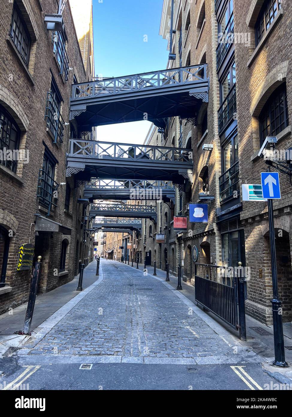 Traditional cobbled street, Shad Thames, Butler's Wharf, Bermondsey, London, England, UK Stock Photo
