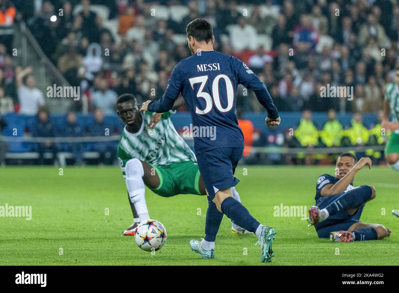 PARIS, FRANCE - OCTOBER 25: Lionel Messi of Paris Saint-Germain scoring ...