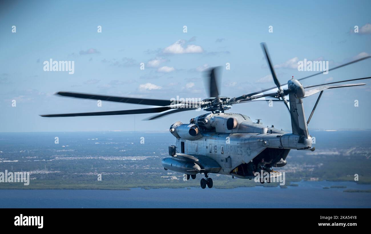 A CH-53E Super Stallion assigned to Heavy Marine Helicopter Training Unit 302, Marine Corps Station New River, North Carolina, flies over Orlando, Florida, Oct. 26, 2022. The mission of HMHT-302 is to conduct combat capable helicopter flight training for all CH-53E Super Stallion Marine Corps pilots and aircrew. (U.S. Air Force Airman 1st Class Lauren Cobin) Stock Photo