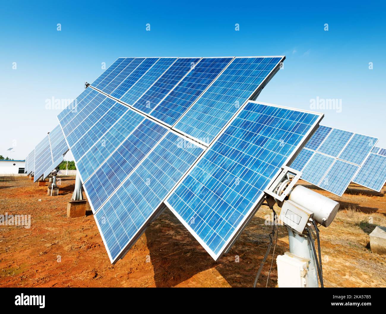 Solar panels - tracking system Stock Photo - Alamy