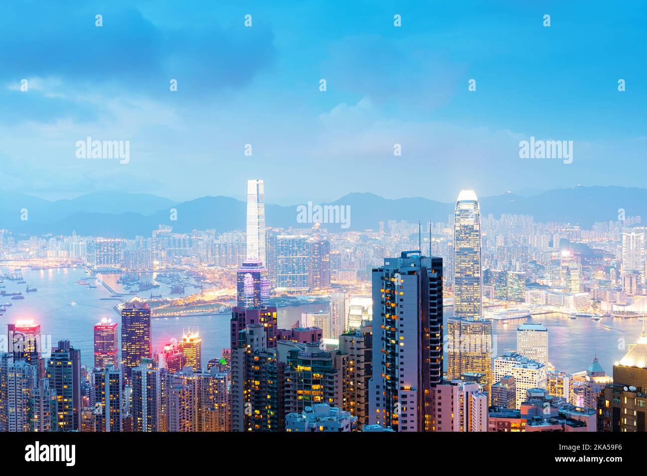 Panorama of Hong Kong skyline at night from Victoria Peak Stock Photo ...