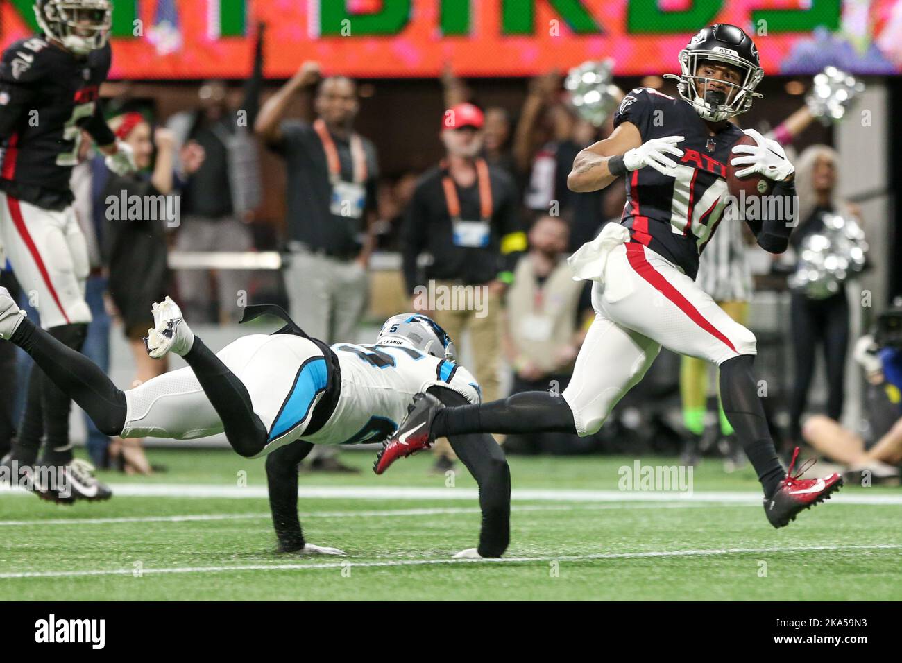 Atlanta, Georgia, USA. 30th Oct, 2022. Atlanta Falcons wide receiver DAMIERE BYRD (14) breaks away from Carolina Panthers cornerback XAVIER WOODS (25) during the game at Mercedes-Benz Stadium. (Credit Image: © Debby Wong/ZUMA Press Wire) Stock Photo