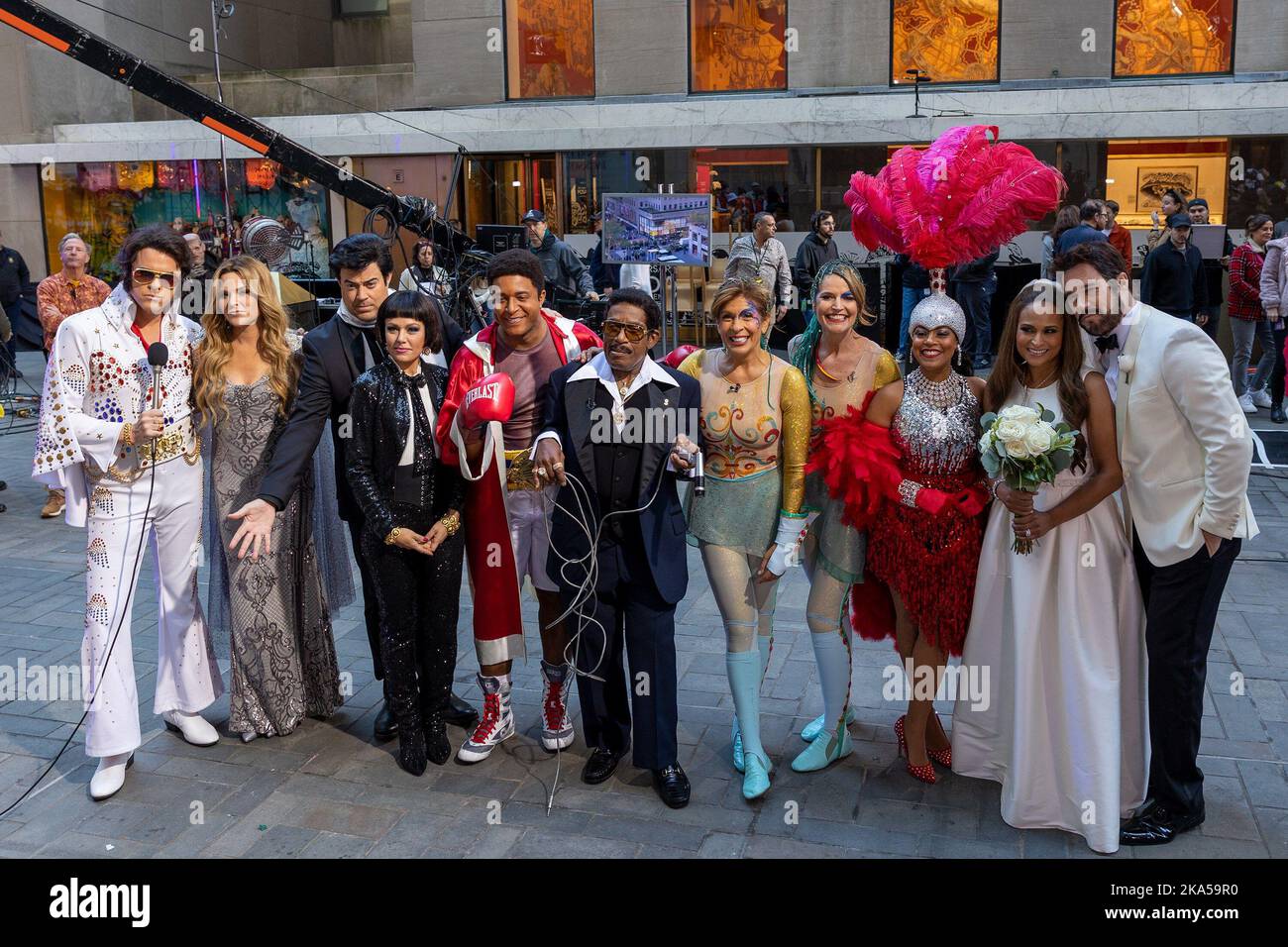 New York, NY, USA. 31st Oct, 2022. Willie Geist, Jenna Hager Bush, Carson Daly, Dylan Dreyer, Craig Melvin, Al Roker, Hoda Kotb, Savannah Guthrie, Sheinelle Jones, Kristen Welker, Peter Alexander at a public appearance for NBC Today Show Halloween Celebration, Rockefeller Plaza, New York, NY October 31, 2022. Credit: Manoli Figetakis/Everett Collection/Alamy Live News Stock Photo