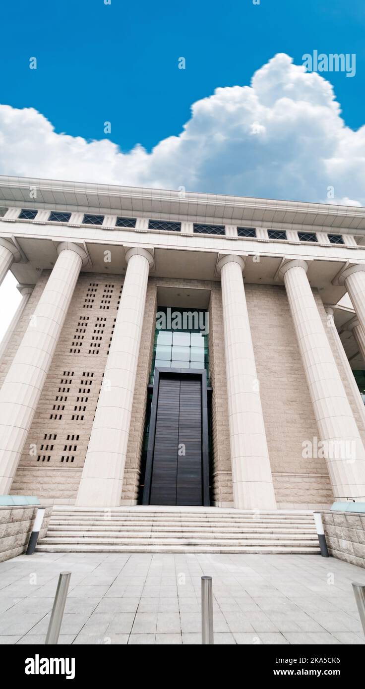 The row of classical columns with steps Stock Photo - Alamy