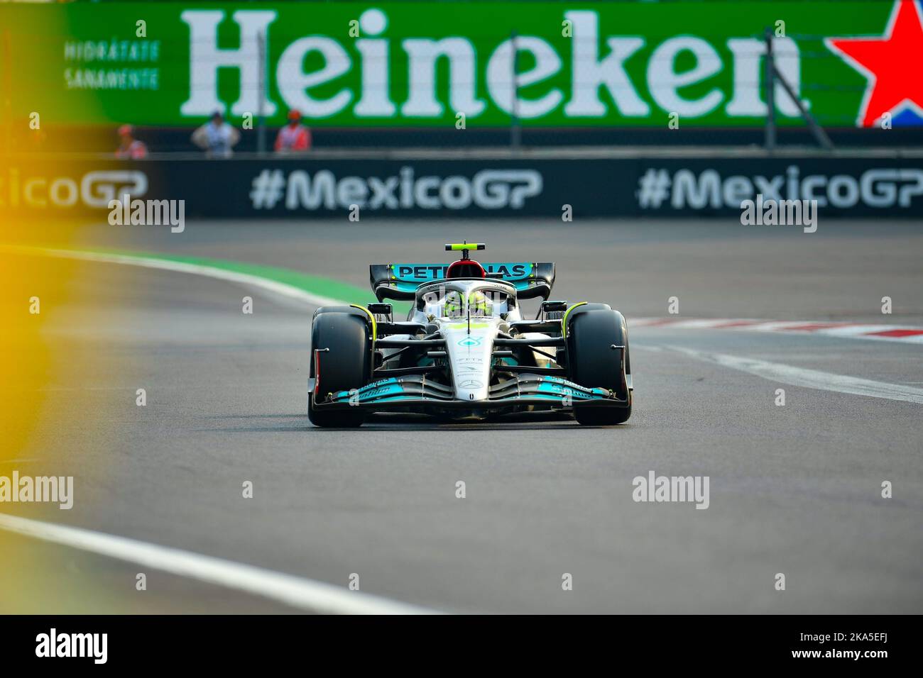 MEXICO City, MEXICO 28. October 2022: Lewis Hamilton of Great Britain (N-44) Mercedes AMG Petronas F1 Team W13 during practice 2 Day prior to the Formula 1 Grand Prix of Mexico 2022, at Autodromo Hermanos Rodriguez, on October 28, 2022. SPANISH TEXT - followed by English Lewis Hamilton de Gran Bretana (N-44) Mercedes AMG Petronas F1 Team W13 durante el dia de practicas 2 previo al Gran Premio de Mexico de la Formula 1 2022, en el Autodromo Hermanos Rodriguez, el 28 de Octubre de 2022. F1 Grand Prix held in the Magdalena Mixhuca Park in the Autodromo Hernando Rodriguez, Formula 1 Grand Pr Stock Photo
