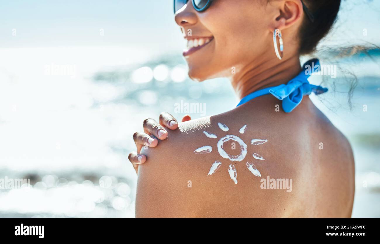 Beautiful woman sunbathing hires stock photography and images Alamy