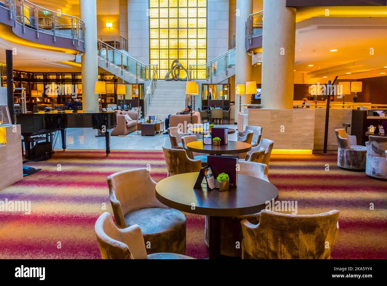 Luxury hilton hotel berlin design hi-res stock photography and images ...