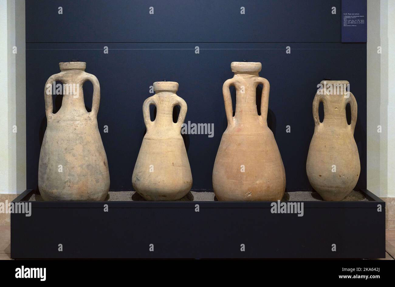 Contenitori per il trasporto di derrate alimentari -   terracotte - inizio I sec. d.C. - Mantova, Museo Archeologico Stock Photo