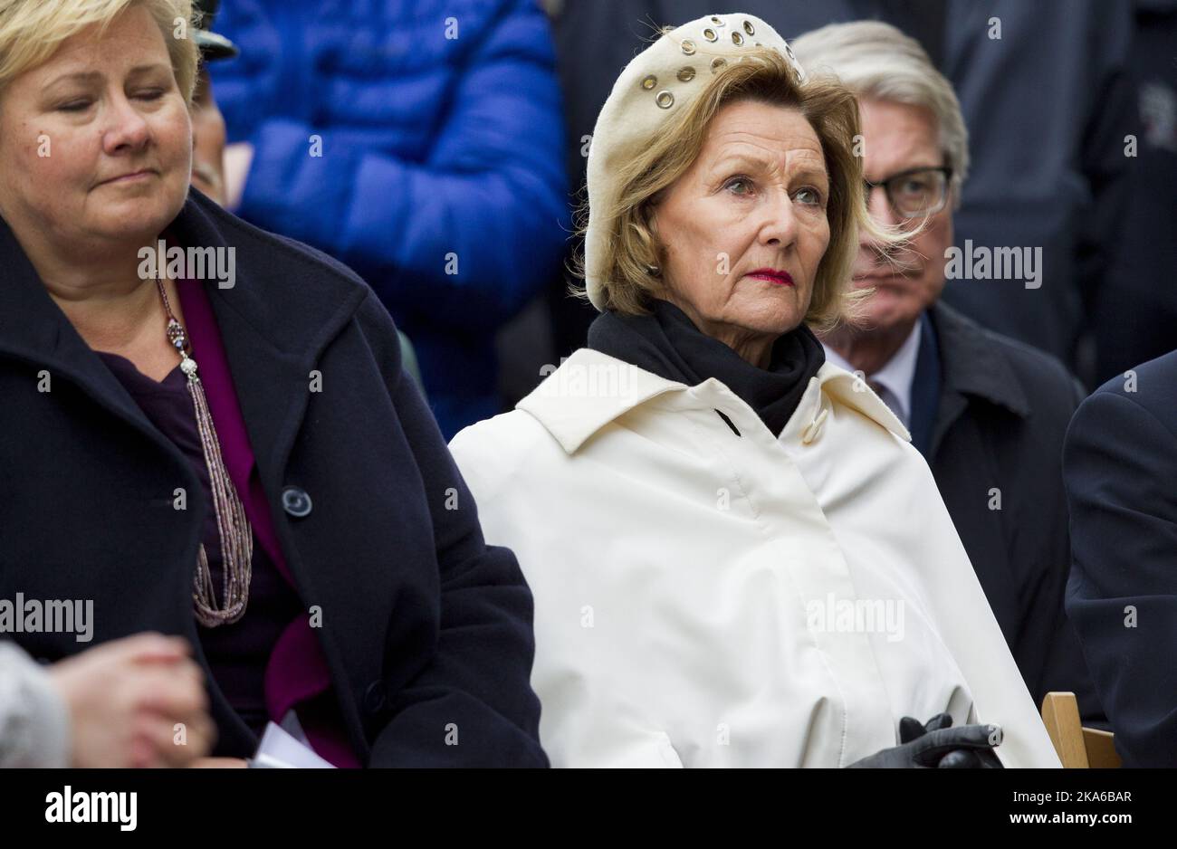 Oslo 20150407. HM Queen Sonja during a memorial ceremony at Akershus quay in Oslo on Tuesday afternoon, in connection with the 25th anniversary of the fire on the ferry 'Scandinavian Star'. Prime Minister Erna Solberg left, and Oslo Mayor Fabian Stang right. Photo: Vegard Wivestad Groett / NTB scanpix Stock Photo